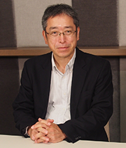 進藤誠氏