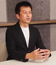 小路智広氏