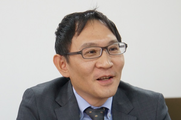 小島憲之氏